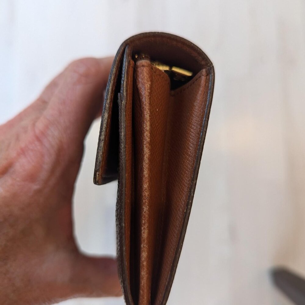 Louis Vuitton Monogram Sarah Wallet - Picture 6 of 7